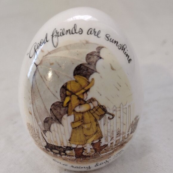 Vintage 1973 Holly Hobbie Good Friends are Sunshine On A Rainy Day Porcelain Egg - Picture 8 of 8